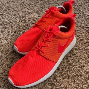 Nike Roshe Run Bright Crimson Running Shoes Men’s Size 9.5